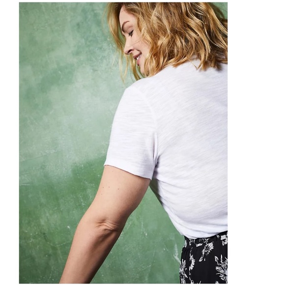 Torrid WHEN LIFE GIVES YOU CURVES SLIM FIT CREW TEE - SLUB WHITE - Picture 3 of 10